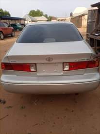 A picture of Toyota Camry drop light in good condition engine and gear