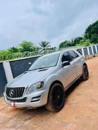 A picture of Distress sale Raw first body 2006 Ml350 with sunroof door