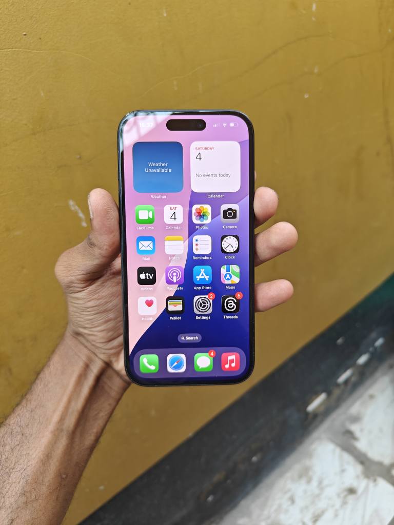 A picture of Iphone 15plain duos