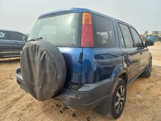 A picture of Honda CR V 2000 Model