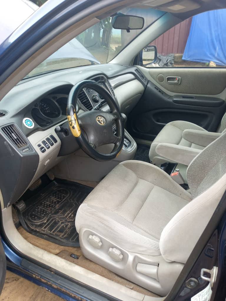 A picture of Toyota Highlander 2005