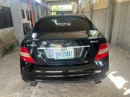 A picture of 2009 Mercedes Benz C300 For sale Features Open roof top