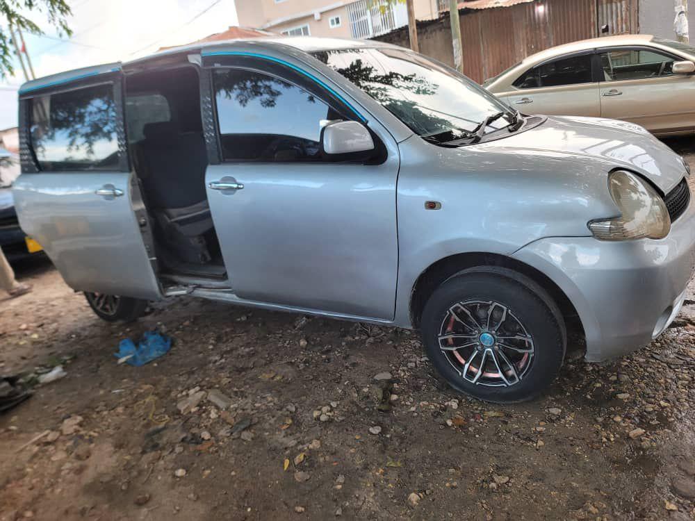 A picture of Toyota sienta Whatsapp 0712690760 Price Bei 6 7mil 1NZ Cc