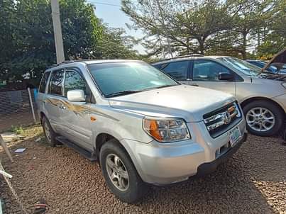 A picture of 2004 Honda Pilot