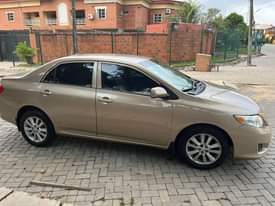 A picture of FIRST OWNER TOYOTA COROLLA 2010 DIRECTLY FROM OWNER ENGINE GEAR