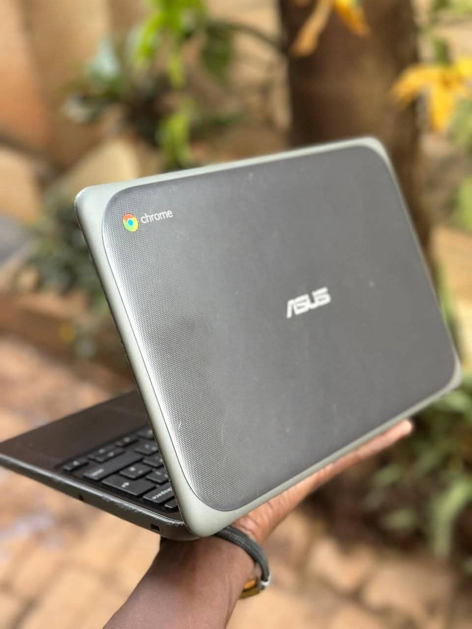 A picture of ASUS CHROMEBOOK 