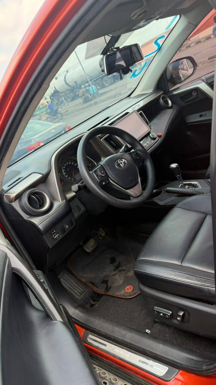 A picture of Toyota RAV4 2015
