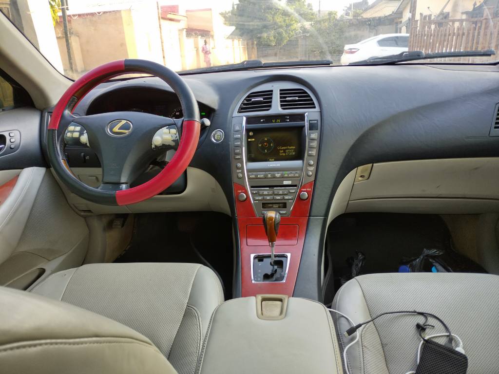 A picture of Very clean 08 Lexus ES350