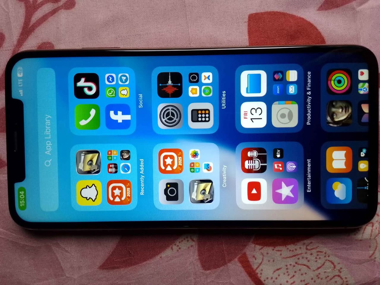 A picture of Clean Iphone SX mas 64gb for urgent sale. Very clean