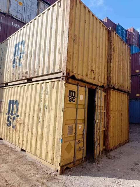 A picture of 40 feet and 20 Feet CONTAINERS