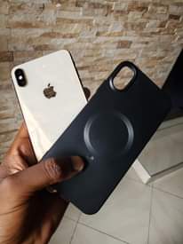 A picture of Iphone Xsmax Gb256 na Samsung Note 10