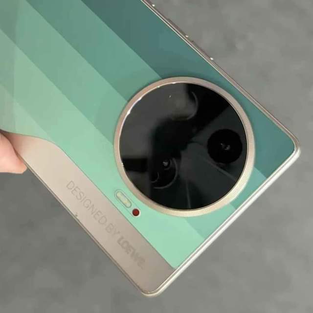 A picture of Tecno camon 30 At cheap price Storage 256gb 16gb Swapping