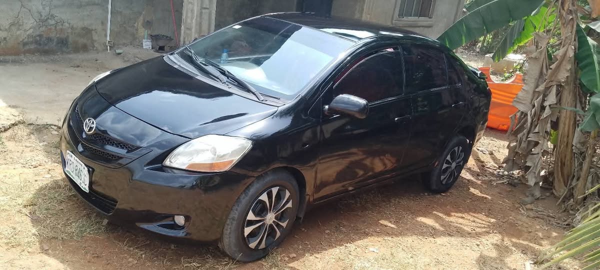 A picture of Toyota Yaris 08