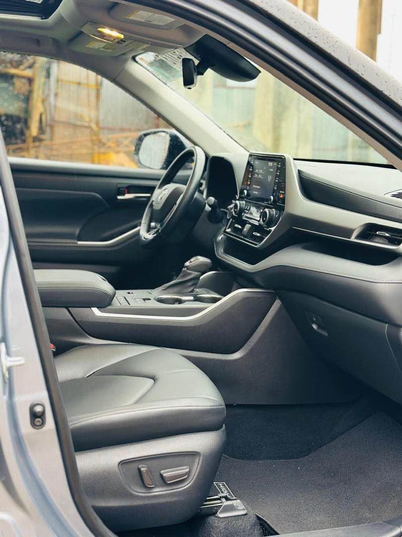 A picture of TOYOTA HIGHLANDER XLE 2020