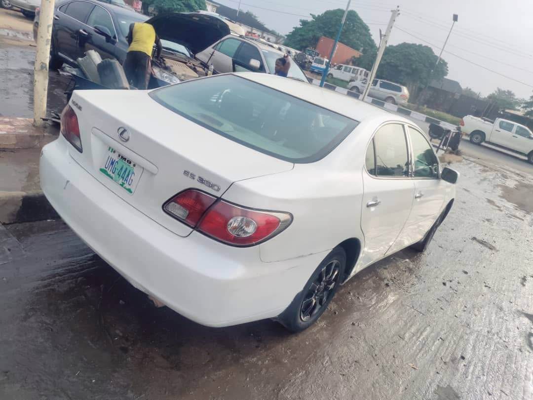 A picture of Distress sell Lexus es 330 04 model Available for sale