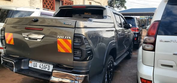 A picture of TOYOTA HILLUX