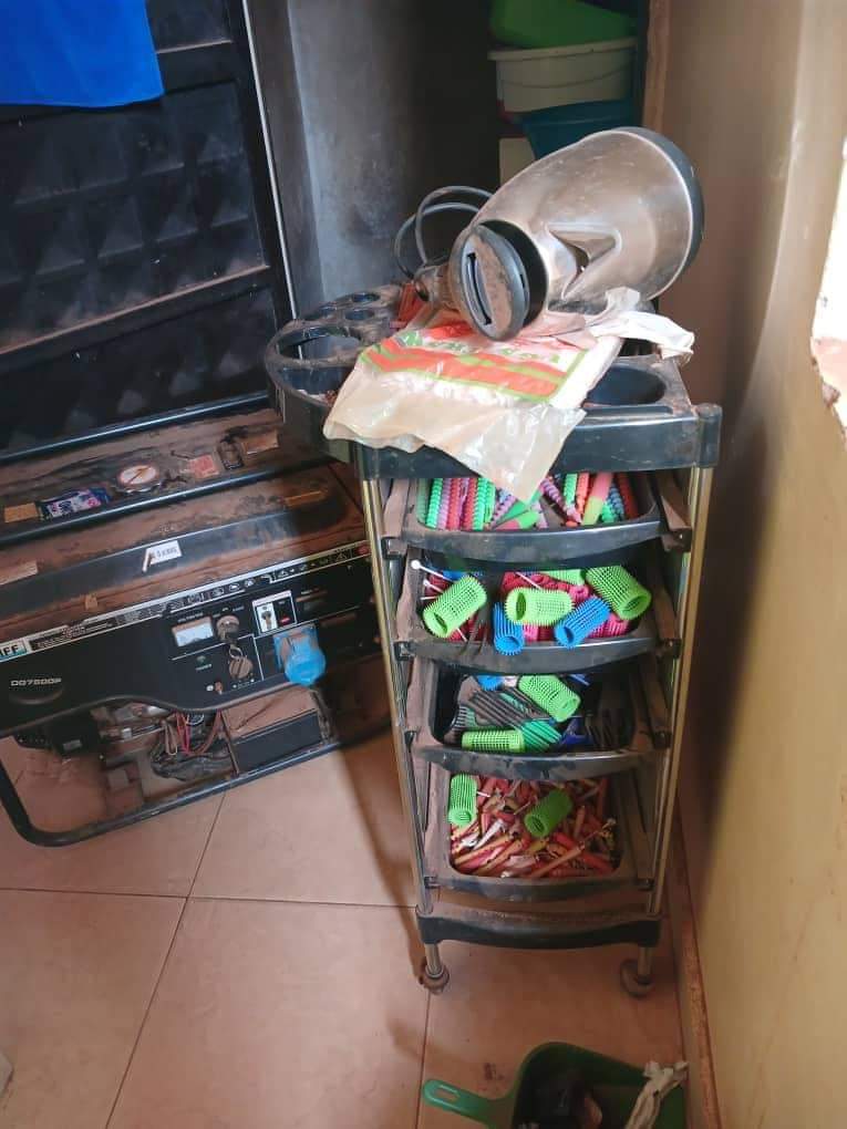 A picture of Saloon equipments on clearance sale