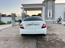 A picture of EXTREMELY CLEAN USED MERCEDES BENZ C300 2010 MODEL PRICE 3