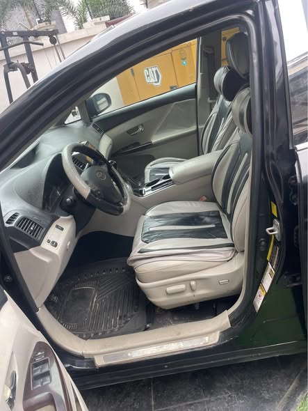 A picture of Toyota Venza 2011