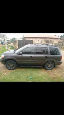 A picture of 2005 PILOT do car body is good engine and gear