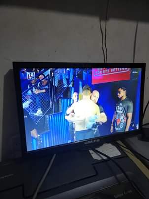 A picture of 17 inches free to air tv