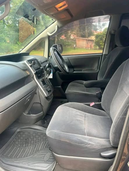 A picture of Toyota Noah 28m money needed