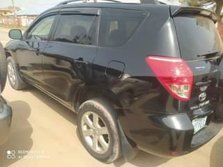 A picture of Toyota rav 4 2009 model 4 months used car