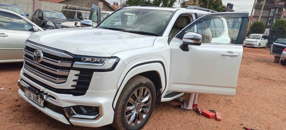 A picture of Landcruiser V8 petrol 0700327795