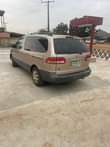 A picture of Toyota Sienna 2000. 1.8m