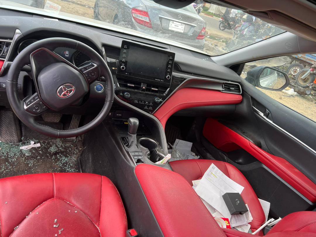 A picture of Toyota camry 2021 Essence Automatique Occasion usa Dmarrage bouton Sige