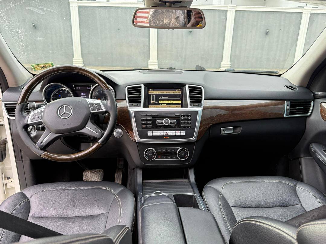 A picture of AUTO DEAL