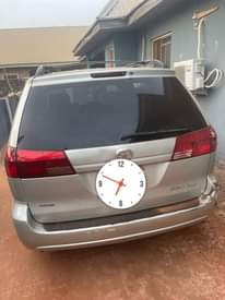 A picture of 06 Toyota Sienna
