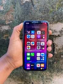A picture of iphone 11 Plain