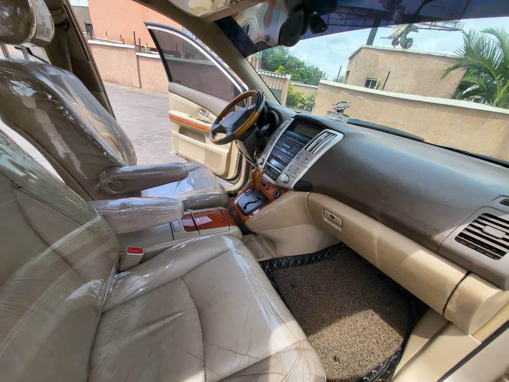 A picture of Highest grade Lexus RX330 2007 model