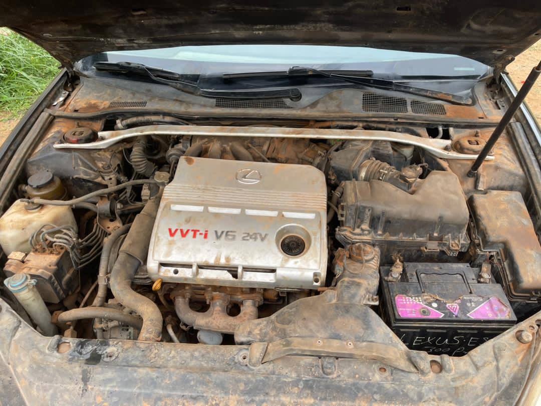 A picture of Lexus Es 330 everything is working perfectly 3 5m
