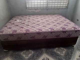 queen size bed