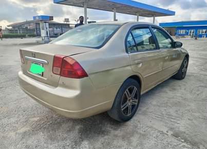 A picture of Honda civic everything working perfectly ac need gas 1 7m