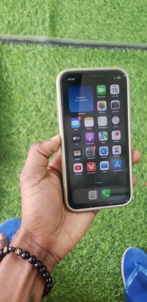 A picture of IPhone xr