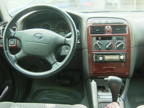 A picture of Used Toyota avensis 1999