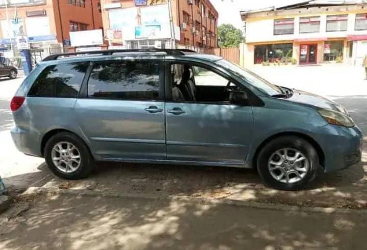 A picture of Toyota Sienna 2006 Nothing to fix Engine Gear and Ac