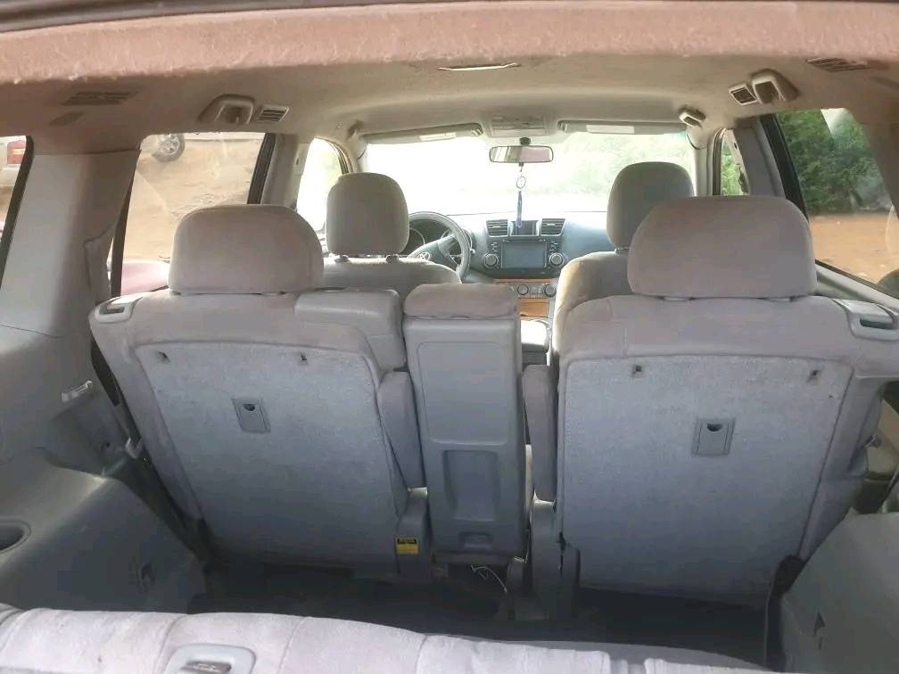 A picture of TOYOTA HIGHLANDER 08