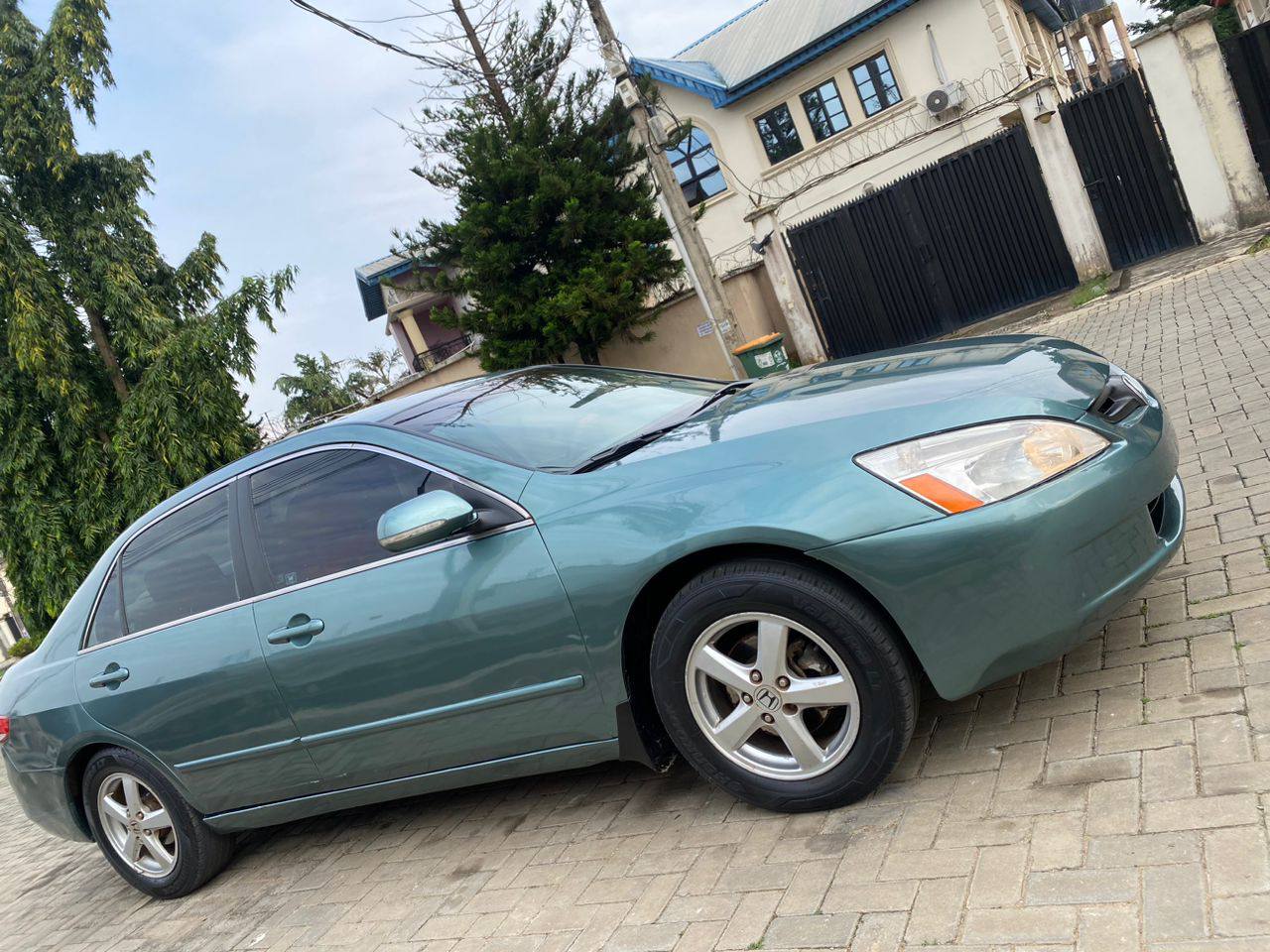 A picture of 04 Honda Accord