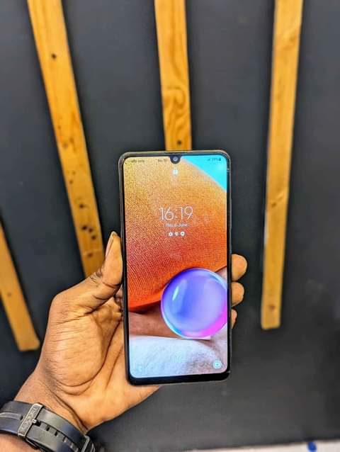 A picture of Samsung a32 128gb line mbili 