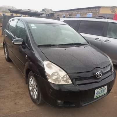 A picture of Toyota Corolla verso 2006. Everything working perfectly