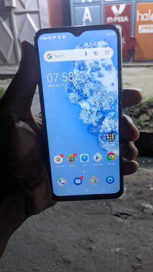 A picture of Tecno spark 8c GB 64
