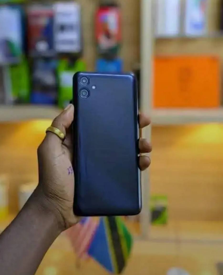 A picture of samsung A04e gb