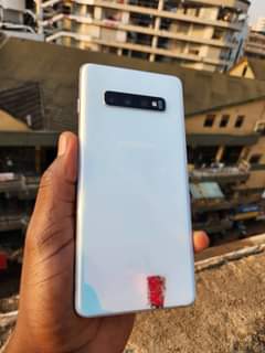 A picture of Samsung galaxy s10 plus 680000shs