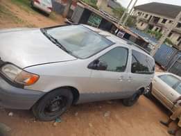 A picture of DIRECT TOKUNBO SILVER TOYOTA SIENNA 2002 First body Non accidental
