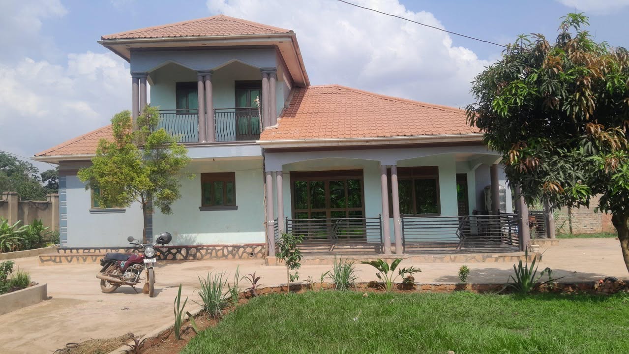 houses nansana