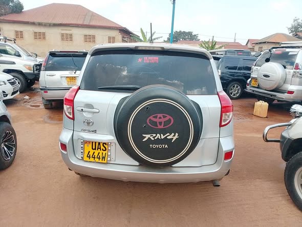 A picture of Toyota rav4 24 millions CALL 0786 92 82 59 LOCATED